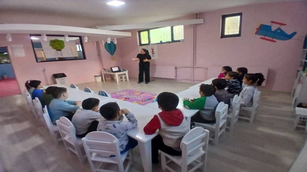 Sağlık personelinden minik &ouml;ğrencilere hijyen eğitimi
