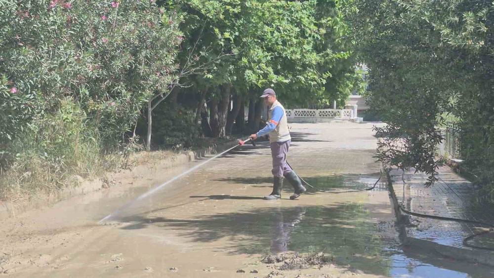 Davutlar&rsquo;ın sokaklarında bayram temizliği
