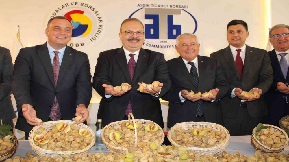 AYDIN’DA SEZONUN İLK KURU İNCİRİ 800 LİRADAN SATILDI