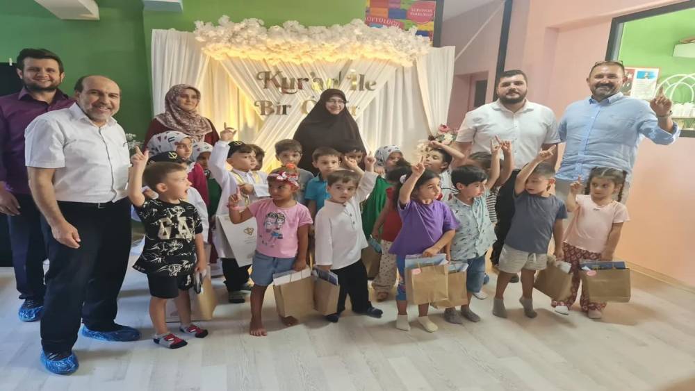 S&ouml;ke&rsquo;de minik &ouml;ğrencilerin hatim sevinci
