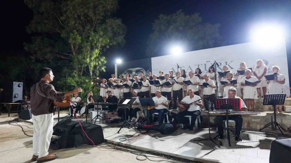 Didim Belediyesi Halk M&uuml;ziği Korosu konserine vatandaşlardan yoğun ilgi
