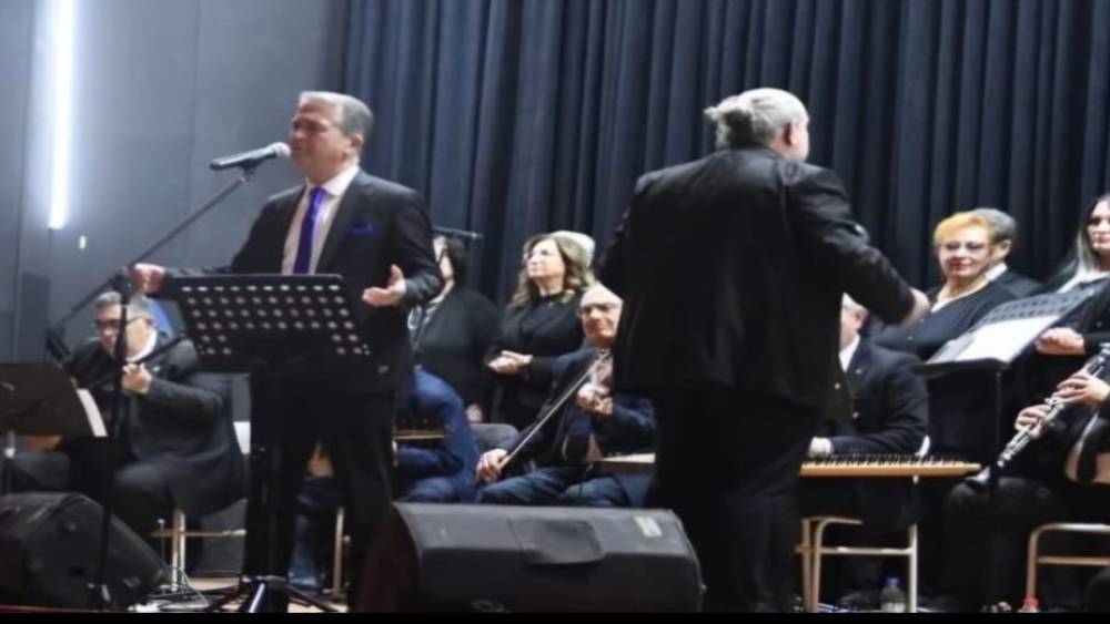 Aydın’da yıllarca valilerin makam şoförlüğünü yapan Danyal, sesiyle dinleyenleri mest ediyor
