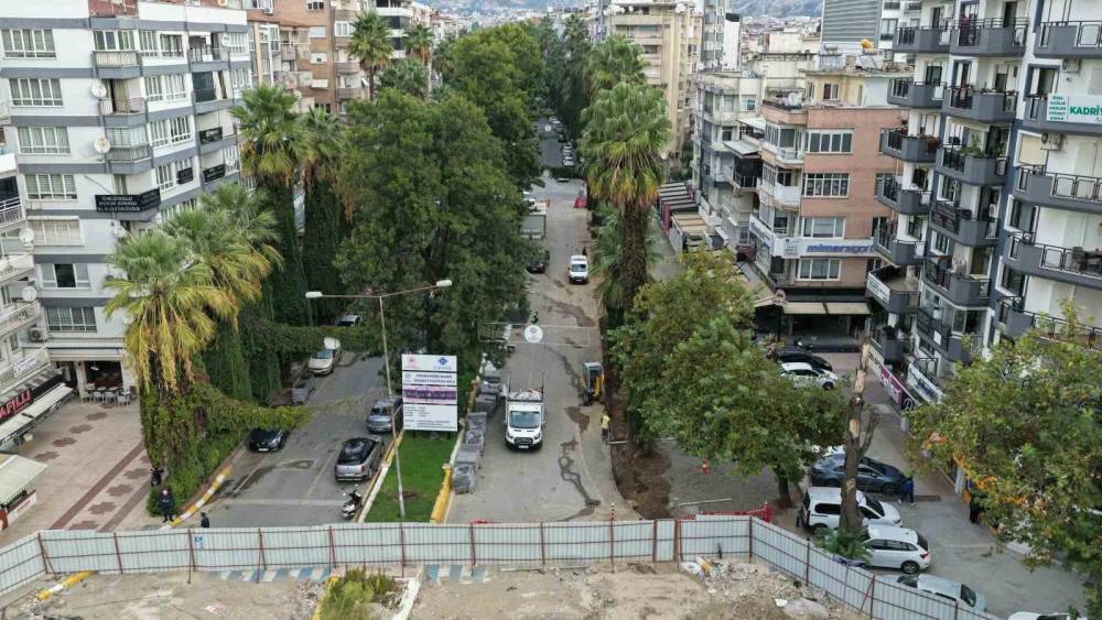 Adnan Menderes Bulvarı&rsquo;nda yenileme &ccedil;alışmaları başladı

