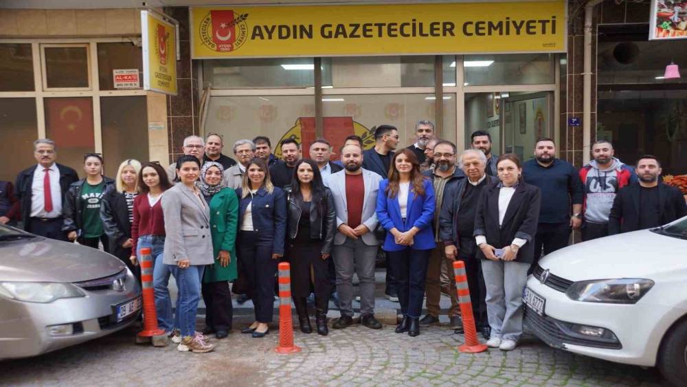 CHP’li belediyelerin basın sorumluları AGC üyeleri ile bir araya geldi
