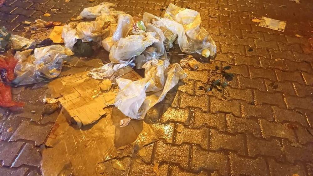 Uyarılara rağmen pazar yerini kirleten esnaf cezadan kurtulamadı