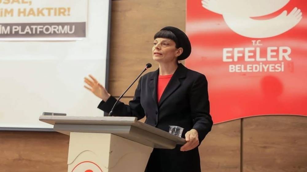 Efeler&rsquo;de &rsquo;D&ouml;n&uuml;m Noktasında Cumhuriyet&rsquo; konuşuldu
