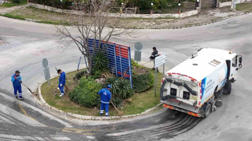 Aydın B&uuml;y&uuml;kşehir Belediyesi Kuşadası&rsquo;nda &ccedil;alışmalarını s&uuml;rd&uuml;r&uuml;yor
