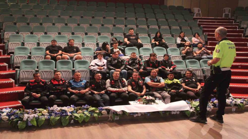 Aydın’da trafik ekiplerinden genç sürücülere ders
