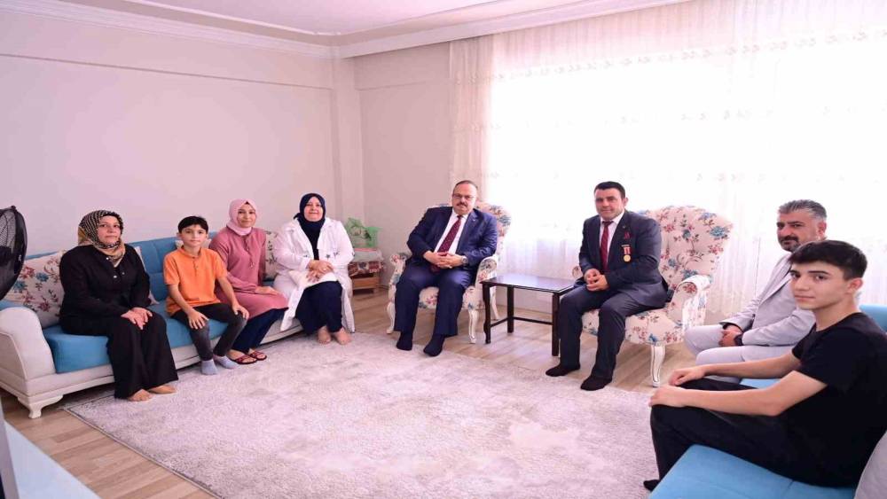 Vali Canbolat,  şehit aileleri ve gazileri unutmadı