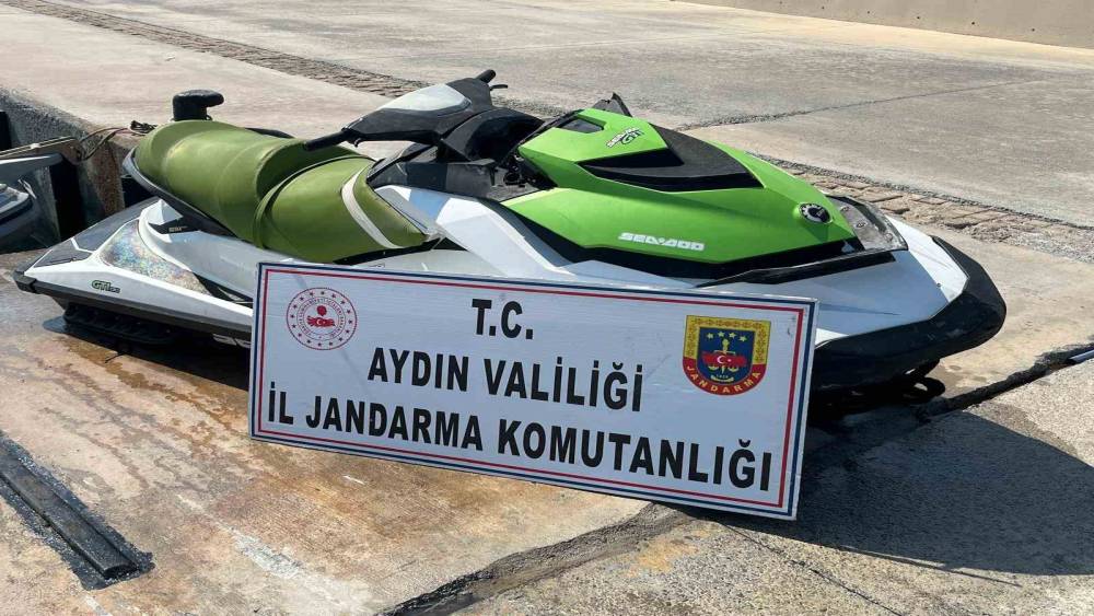 Didim&rsquo;de jet ski ile d&uuml;zensiz g&ouml;&ccedil;men taşırken yakalandı
