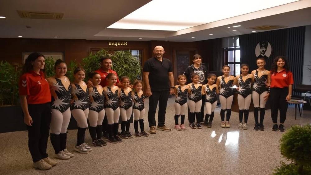 Başkan Zencirci, minik jimnastikcileri ağırladı
