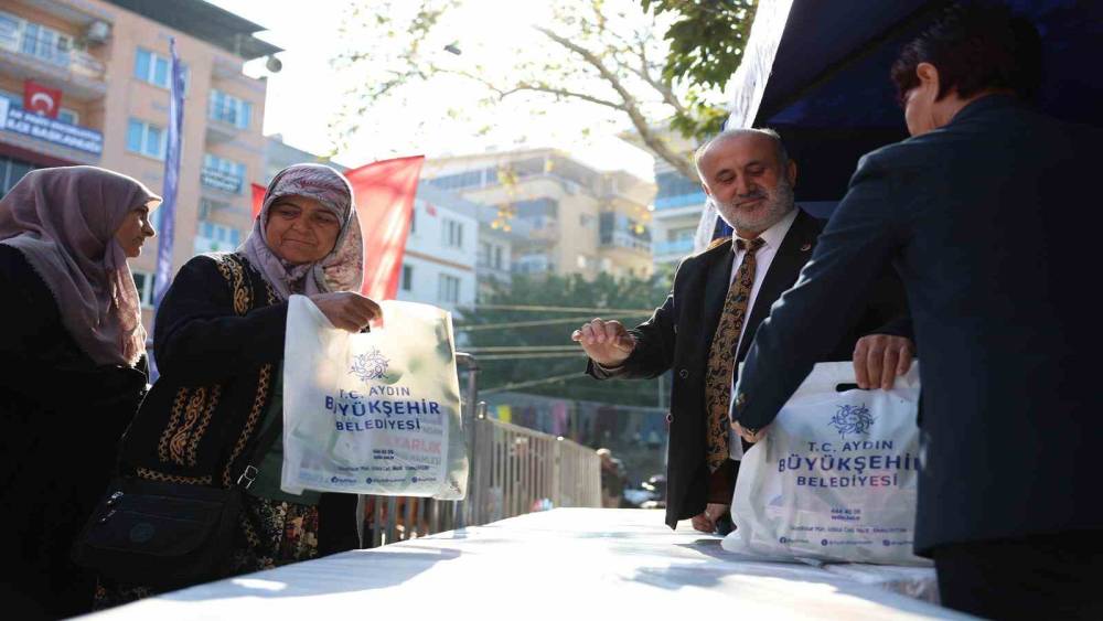 Aydın Büyükşehir’in kışlık fideleri İncirliova’da vatandaşlara dağıtıldı
