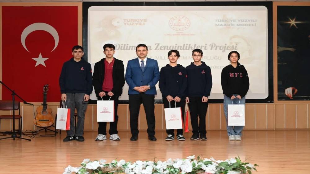 Aydın Lisesi, dil yarışmasında 5 &ouml;d&uuml;l&uuml;n 3&rsquo;&uuml;n&uuml; aldı