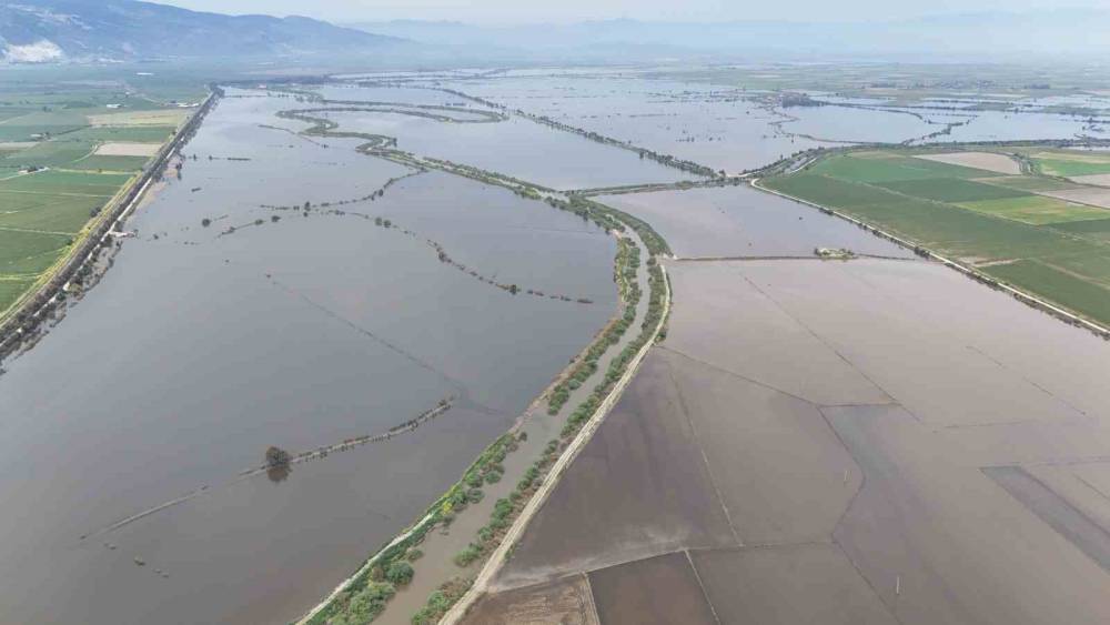 S&ouml;ke&rsquo;deki taşkının izleri havadan g&ouml;r&uuml;nt&uuml;lendi
