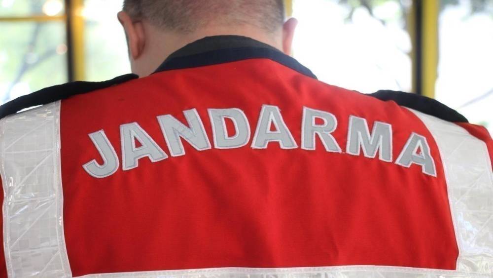 Sahte kimlikle tekne kiralamaya çalışan düzensiz göçmen yakalandı
