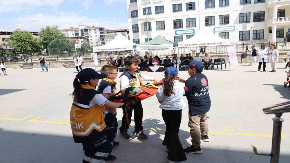 Nazilli&rsquo;de &ouml;ğrencilere "sağlık el&ccedil;isi" g&ouml;revi
