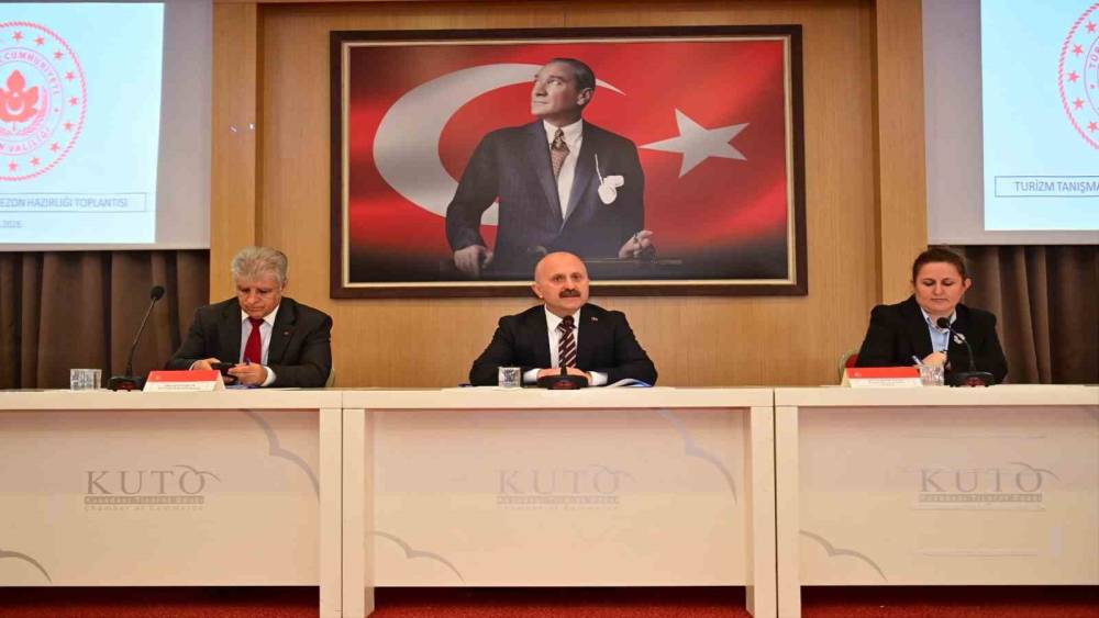 Turizm sezonu Kuşadası&rsquo;nda masaya yatırıldı
