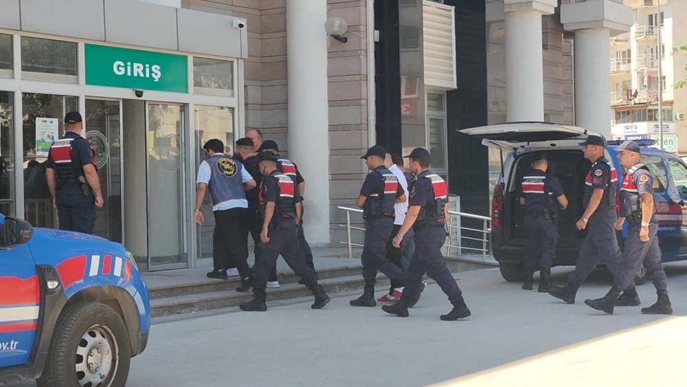 Kuşadası&rsquo;nda su&ccedil; makineleri yakalandı
