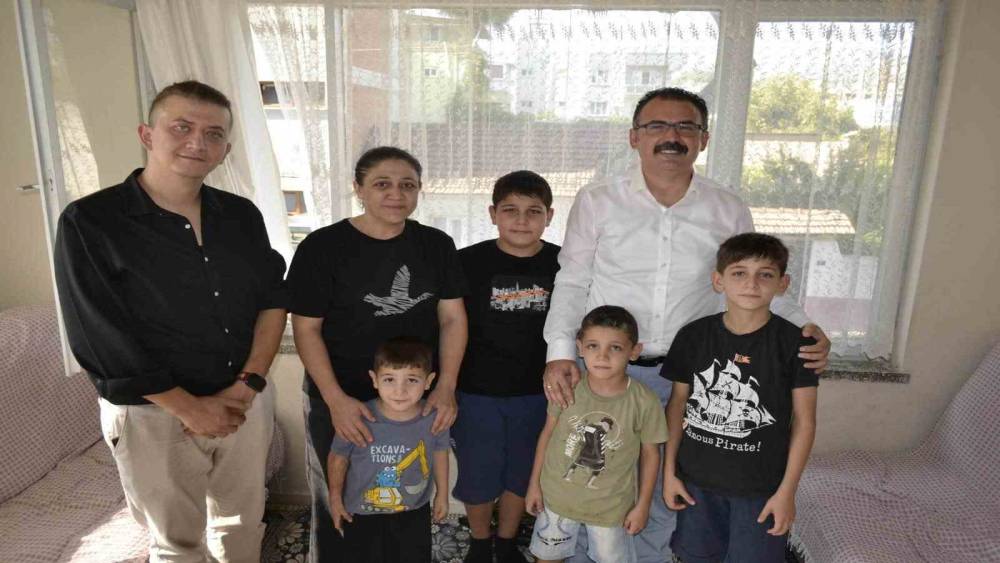 Kaymakam Ateş, At&ccedil;a&rsquo;da vatandaşların kapısını &ccedil;aldı
