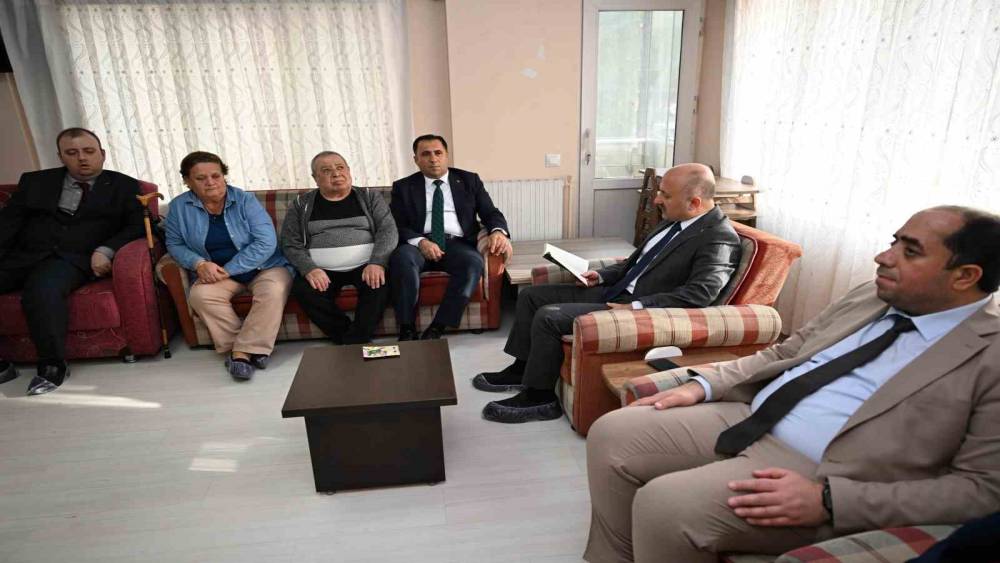 Vali Varol, g&ouml;rme engellilerle aynı sayfada buluştu
