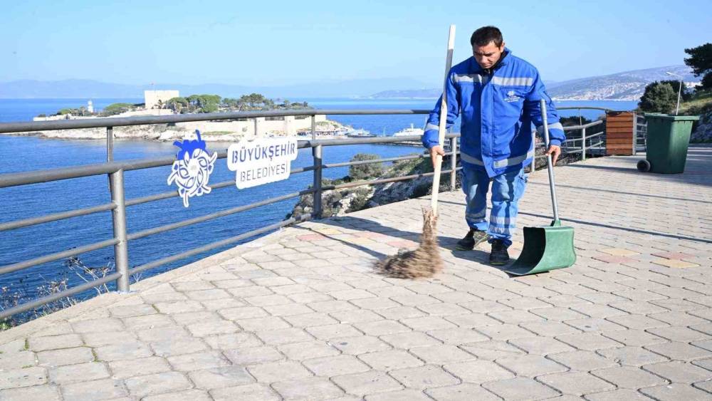 B&uuml;y&uuml;kşehir&rsquo;den Kuşadası&rsquo;nda &ccedil;evre temizliği