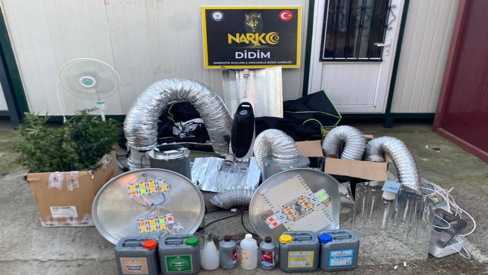 Didim&rsquo;de uyuşturucu operasyonu: Kenevir yetiştirme kabini ele ge&ccedil;irildi
