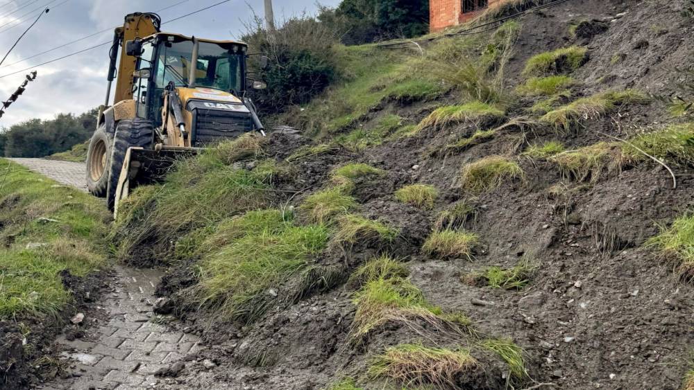Efeler&rsquo;de kapanan yollar a&ccedil;ılıyor
