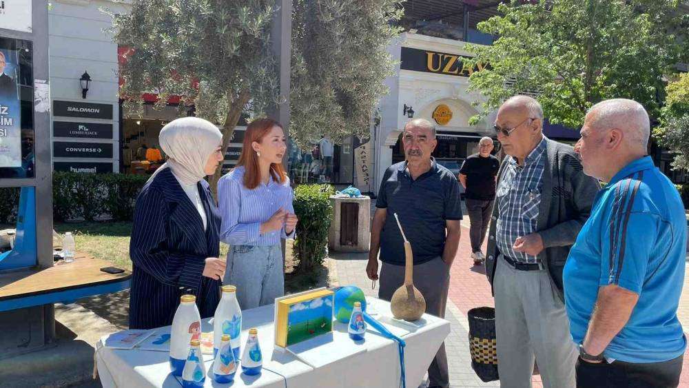 ÜNİVERSİTELİ GENÇLER, SU TASARRUFUNUN ÖNEMİNE DİKKAT ÇEKTİ