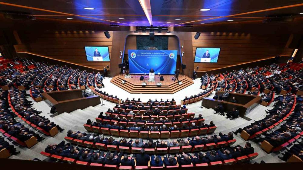 KUTO Başkanı Akdoğan’a ödülü Cumhurbaşkanı Erdoğan tarafından takdim edildi
