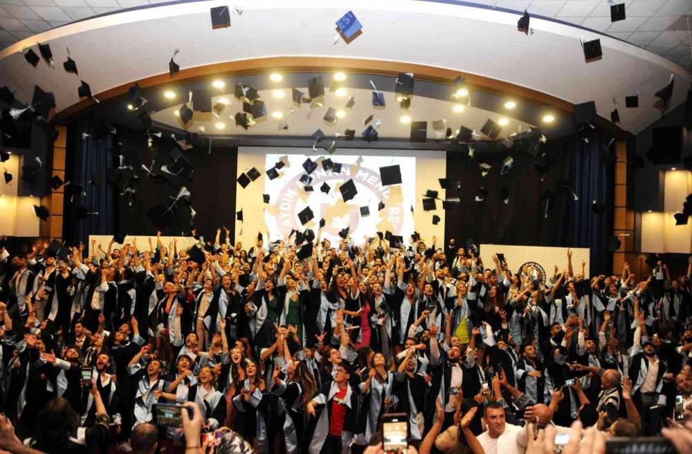 ADÜ Spor Bilimleri Fakültesi mezunlarını uğurladı