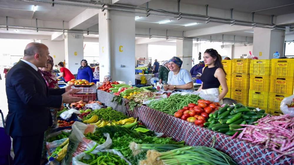 Vali Varol, Buharkent&rsquo;te esnaf ve vatandaşlarla bir araya geldi
