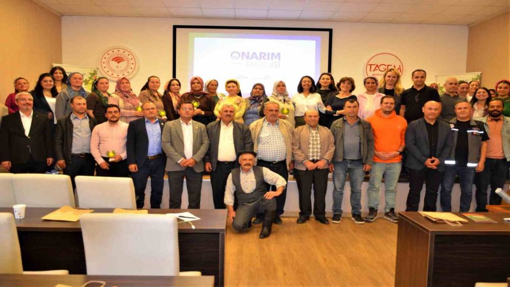 Kadın &Ccedil;ift&ccedil;iler, g&uuml;nlerinde &uuml;retimdeki g&uuml;&ccedil;lerini g&ouml;sterdi

