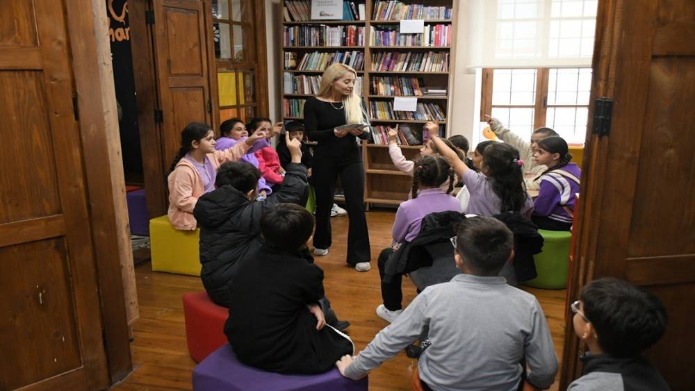 S&ouml;ke&rsquo;den gelen minik &ouml;ğrenciler ilk kez k&uuml;t&uuml;phane heyecanı yaşadı
