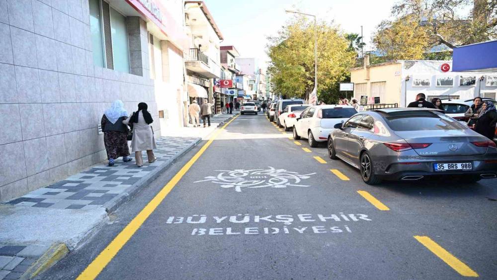 Aydın B&uuml;y&uuml;kşehir Belediyesi yol yapım ve yenileme &ccedil;alışmalarını s&uuml;rd&uuml;r&uuml;yor