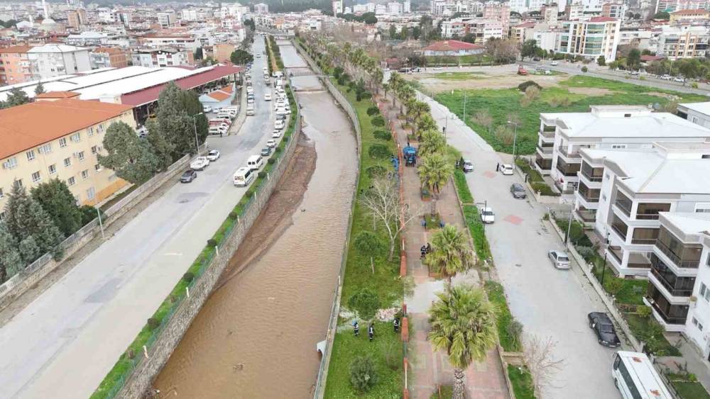 Nazilli Belediyesi y&uuml;r&uuml;y&uuml;ş yollarını bakıma aldı