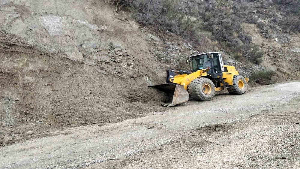 B&uuml;y&uuml;kşehir ekiplerinden yağış mesaisi
