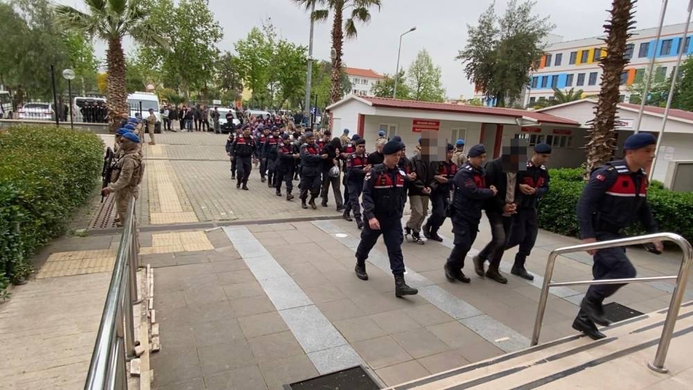 Onaylı Sertifika dolandırıcılığından g&ouml;zaltına alınan 17 ş&uuml;pheli adliyeye sevk edildi
