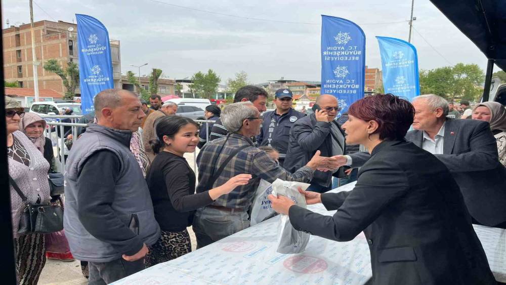 İncirliova&rsquo;da vatandaşlara &uuml;cretsiz fide dağıtıldı
