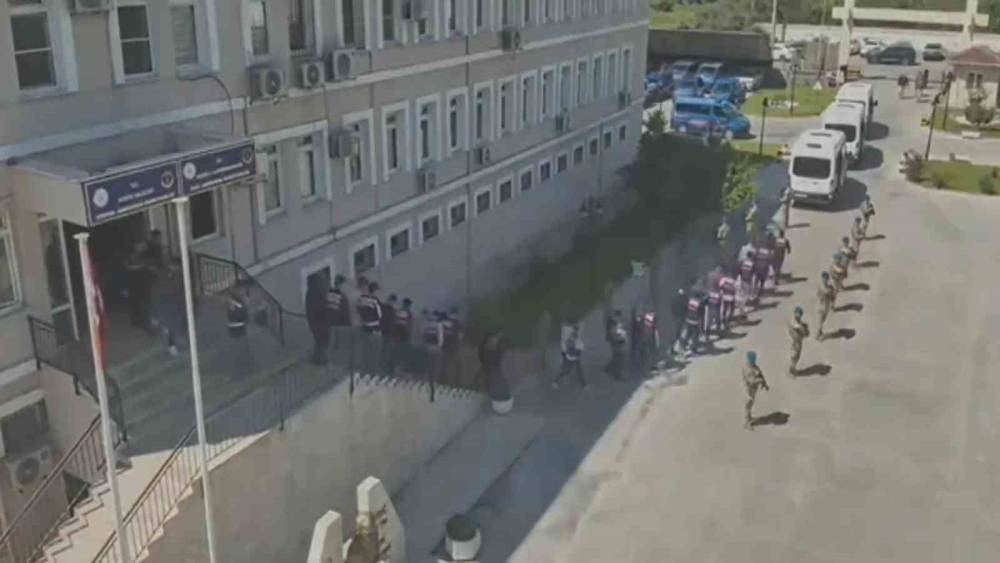 Jandarmadan 8 il&ccedil;ede 105 ş&uuml;pheliye eş zamanlı uyuşturucu operasyonu