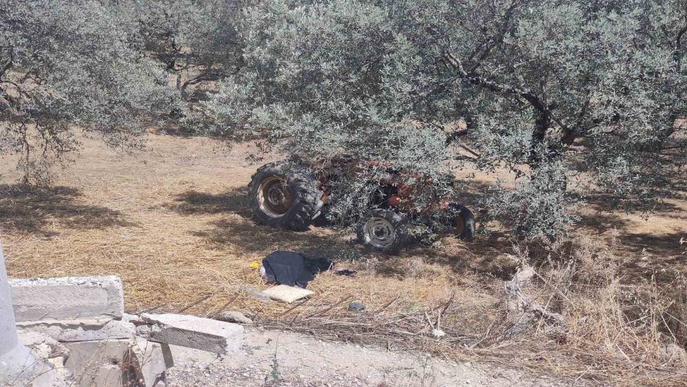 DEVRİLEN TRAKTÖRÜN ALTINDA KALARAK CAN VERDİ
