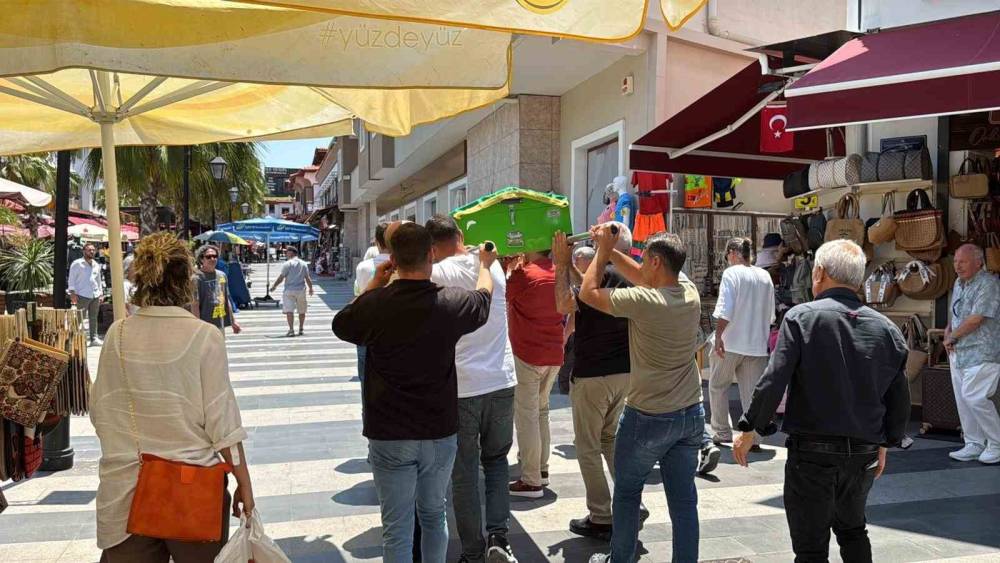 Oyuncu İrtem&rsquo;in cenazesi camiye getirildi
