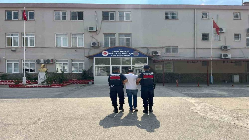 Uyuşturucudan 17 yıl 10 ay hapis cezası bulunan şahıs yakalandı
