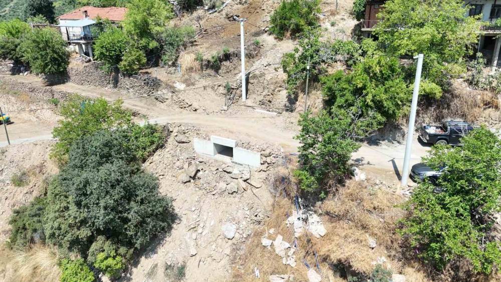 Nazilli Belediyesi&rsquo;nden yollarda bakım ve onarım &ccedil;alışması
