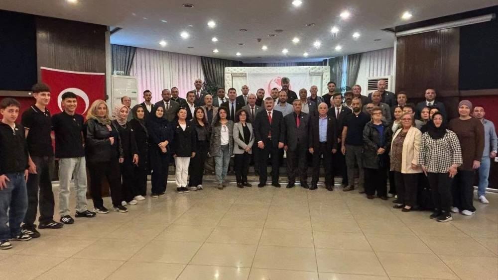Astsubaylar G&uuml;n&uuml;&rsquo;nde B&uuml;y&uuml;k Birlik Partisi rozetini taktılar
