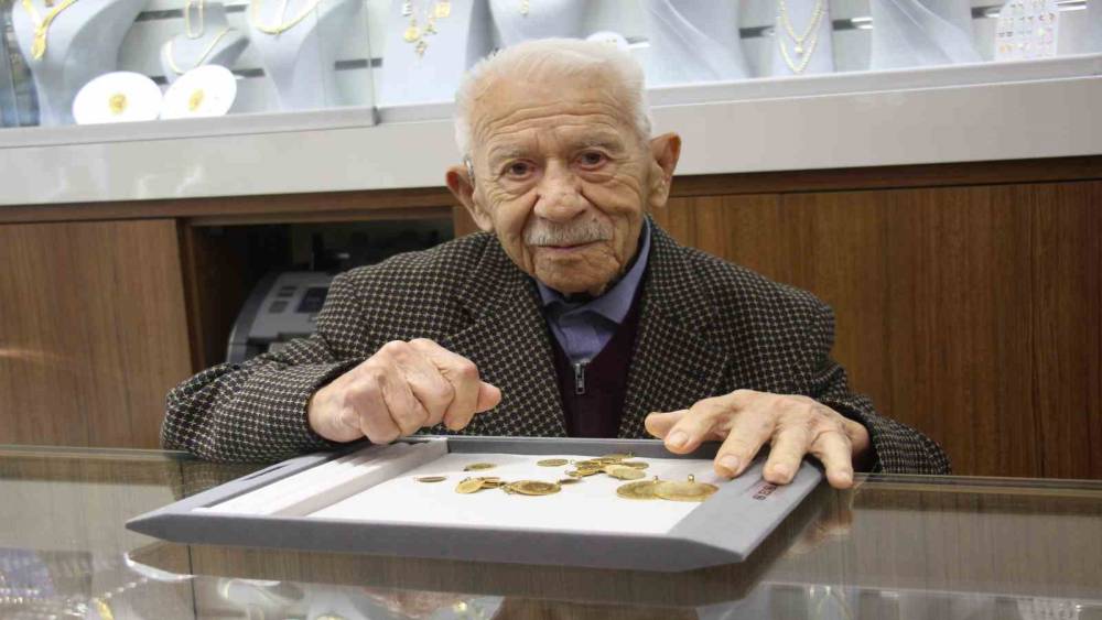 Aydınlı 90 yaşındaki sarraf Bezirgan: "D&uuml;r&uuml;stl&uuml;k, iş hayatının altın anahtarıdır"
