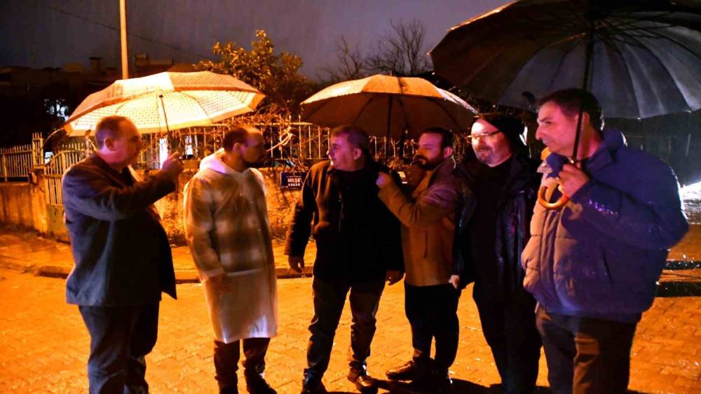 Aydın&rsquo;da taşkın alarmı: S&ouml;ke&rsquo;de dere kenarındaki evler tahliye edildi
