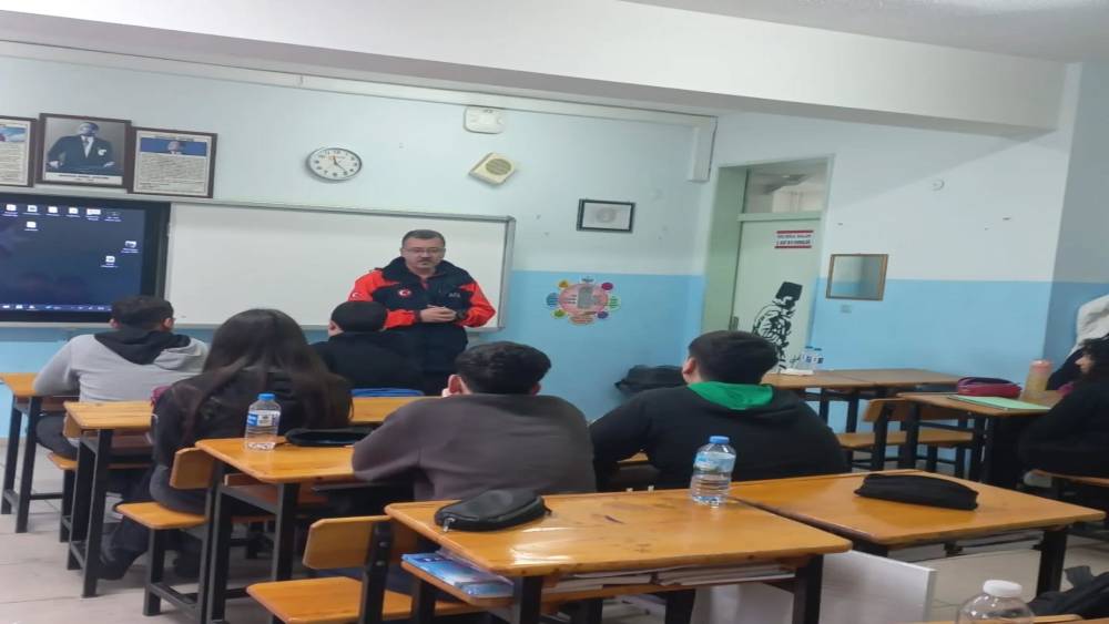 AFAD ekipleri Nazilli&rsquo;de &ouml;ğrencileri afetlere karşı bilin&ccedil;lendirdi