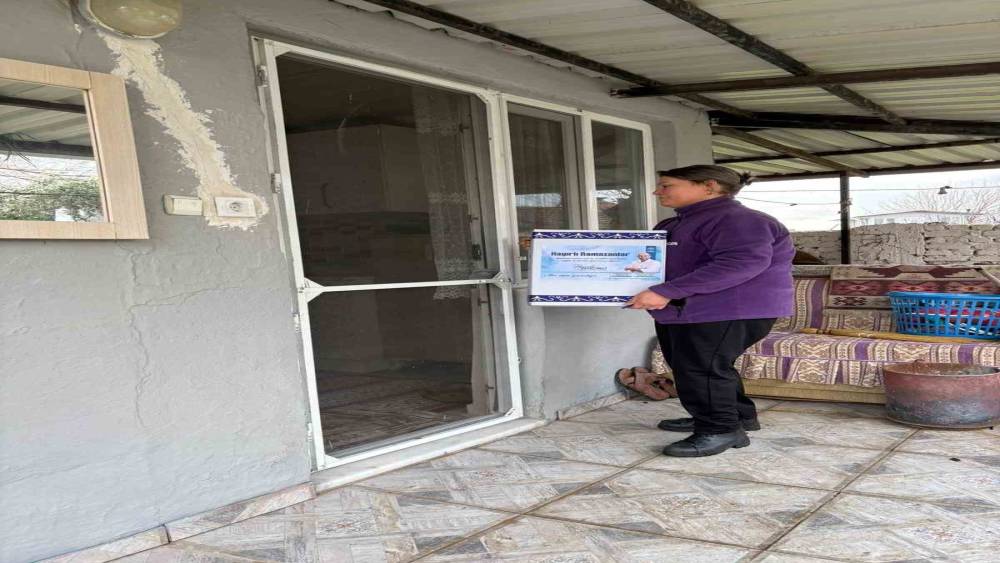 Germencik&rsquo;te Ramazan kolilerinin dağıtımı s&uuml;r&uuml;yor
