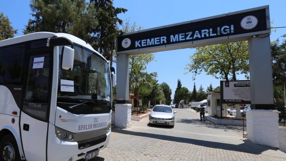 Efeler&rsquo;de mezarlıklara &uuml;cretsiz ara&ccedil; kaldırılacak
