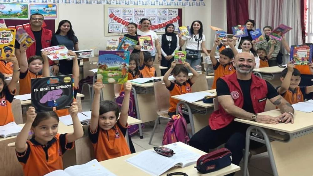 Köşk MYO öğrencileri 100. Yıl Atatürk İlkokulu’na kitap bağışında bulundu
